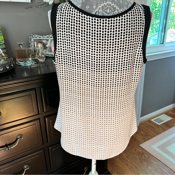 White House Black Market Polka Dot Market Grid Sleeveless Blouse Size M - Picture 8 of 14